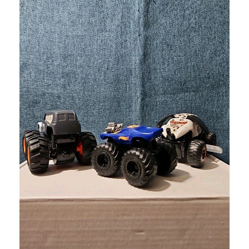 3-Piece Monster Truck Set | Hot Wheels Twin Mill & Howlin' Heat